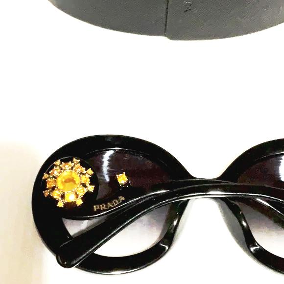 Prada woman’s sunglasses spr 27QS round frame made in Italy - Classic Fashion DealsPrada woman’s sunglasses spr 27QS round frame made in ItalyWoman sunglassesPradaClassic Fashion DealsPrada woman’s sunglasses spr 27QS round frame made in Italy