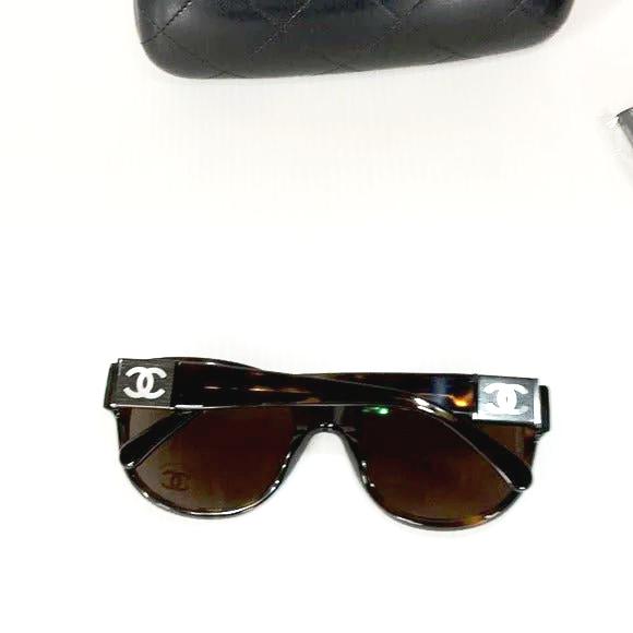 Woman’s Chanel sunglasses 5197-H tortoise frame brown lenses - Classic Fashion DealsWoman’s Chanel sunglasses 5197-H tortoise frame brown lensesWoman sunglassesCHANELClassic Fashion Deals