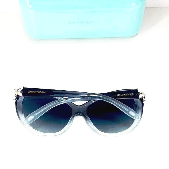 Woman’s Tiffany sunglasses cat eye TF 4048-B 8108/4L - Classic Fashion DealsWoman’s Tiffany sunglasses cat eye TF 4048-B 8108/4LTiffany & Co.Classic Fashion Deals