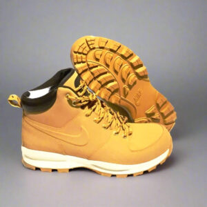 Nike Manoa leather hiking, working boots men size 9.5