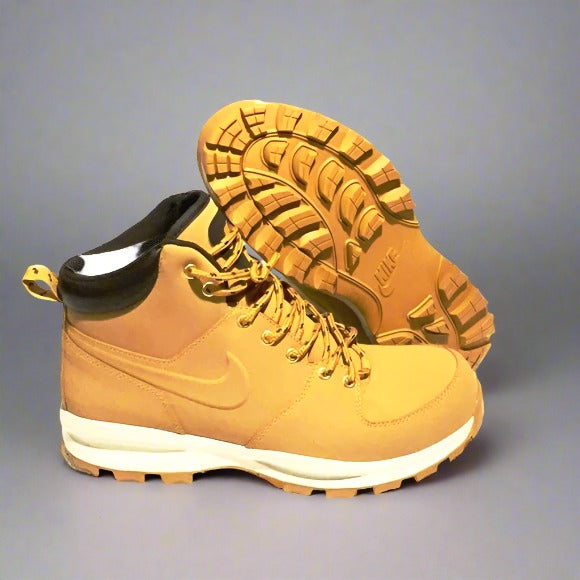Nike Manoa leather hiking, working boots men size 9.5