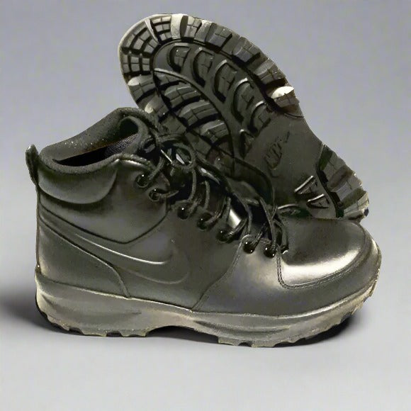 Nike Manoa hiking leather boots for men size 12 us