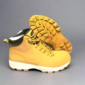 Nike Manoa leather hiking boots for men size 9 us