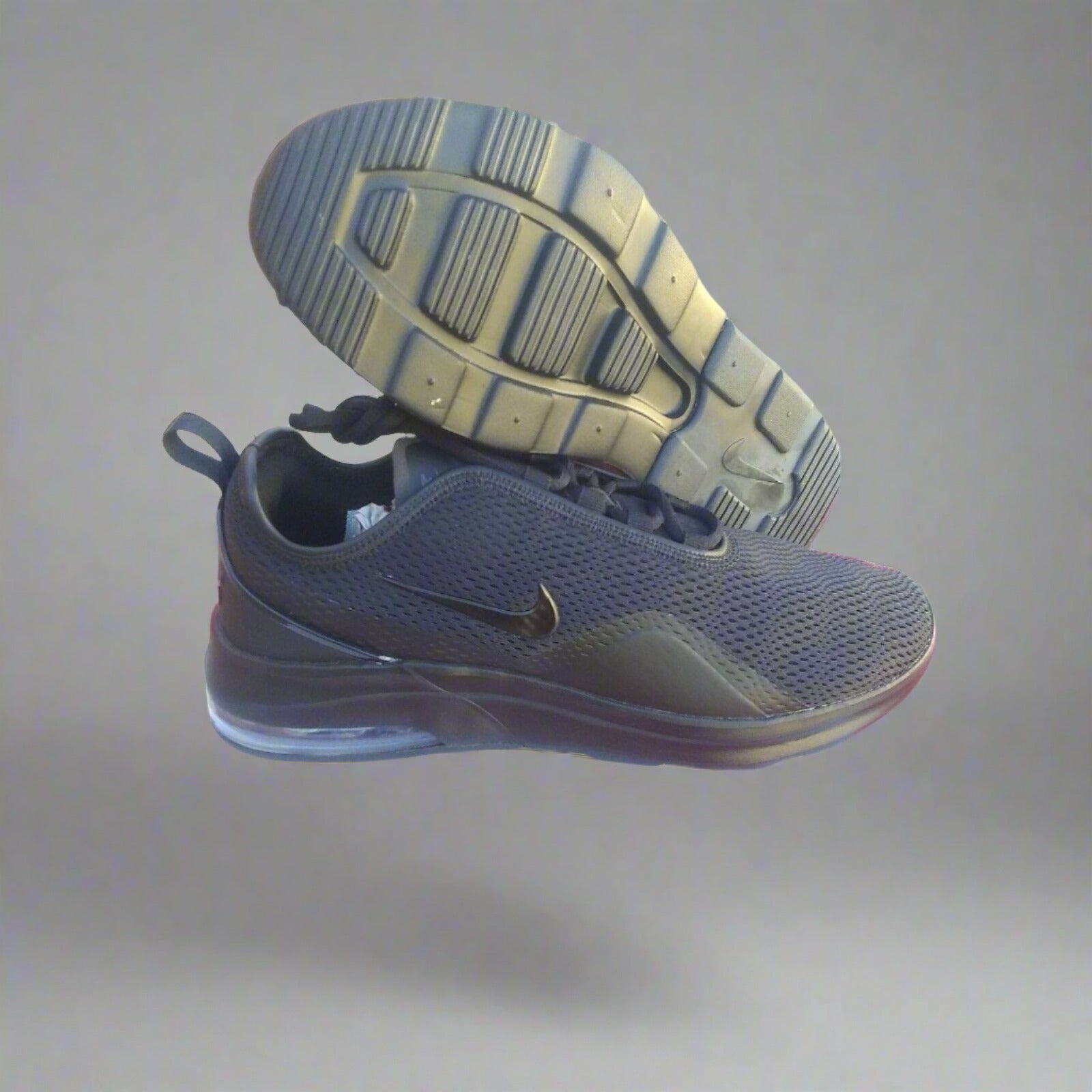 Nike Air Max Motion 2 Men’s Running Shoes – Size 13 US