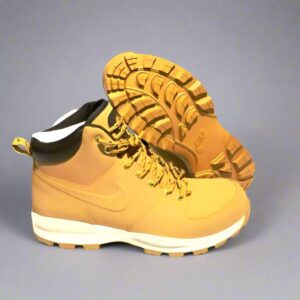 Nike Manoa leather hiking, working boots for men size 11 us