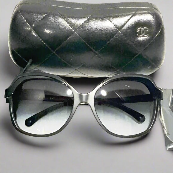 Chanel 5228 Authentic woman’s sunglasses black frame lenses - Image 2