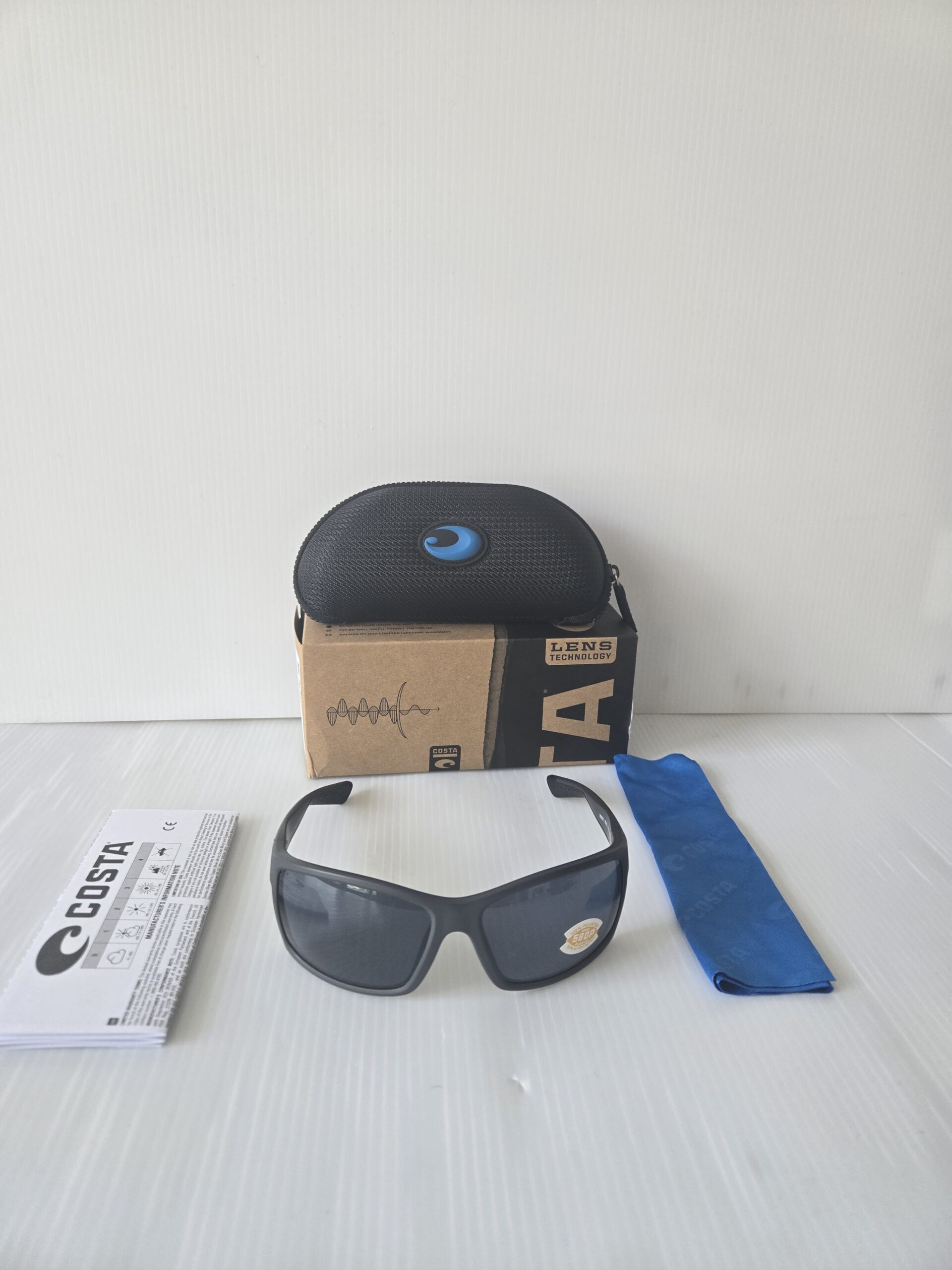 Costa Del Mar polarized sunglasses Reefton 06S9007 Grey Lenses