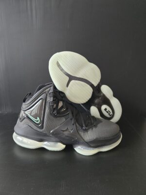 Nike lebron 19 basketball shoes size 13 men New