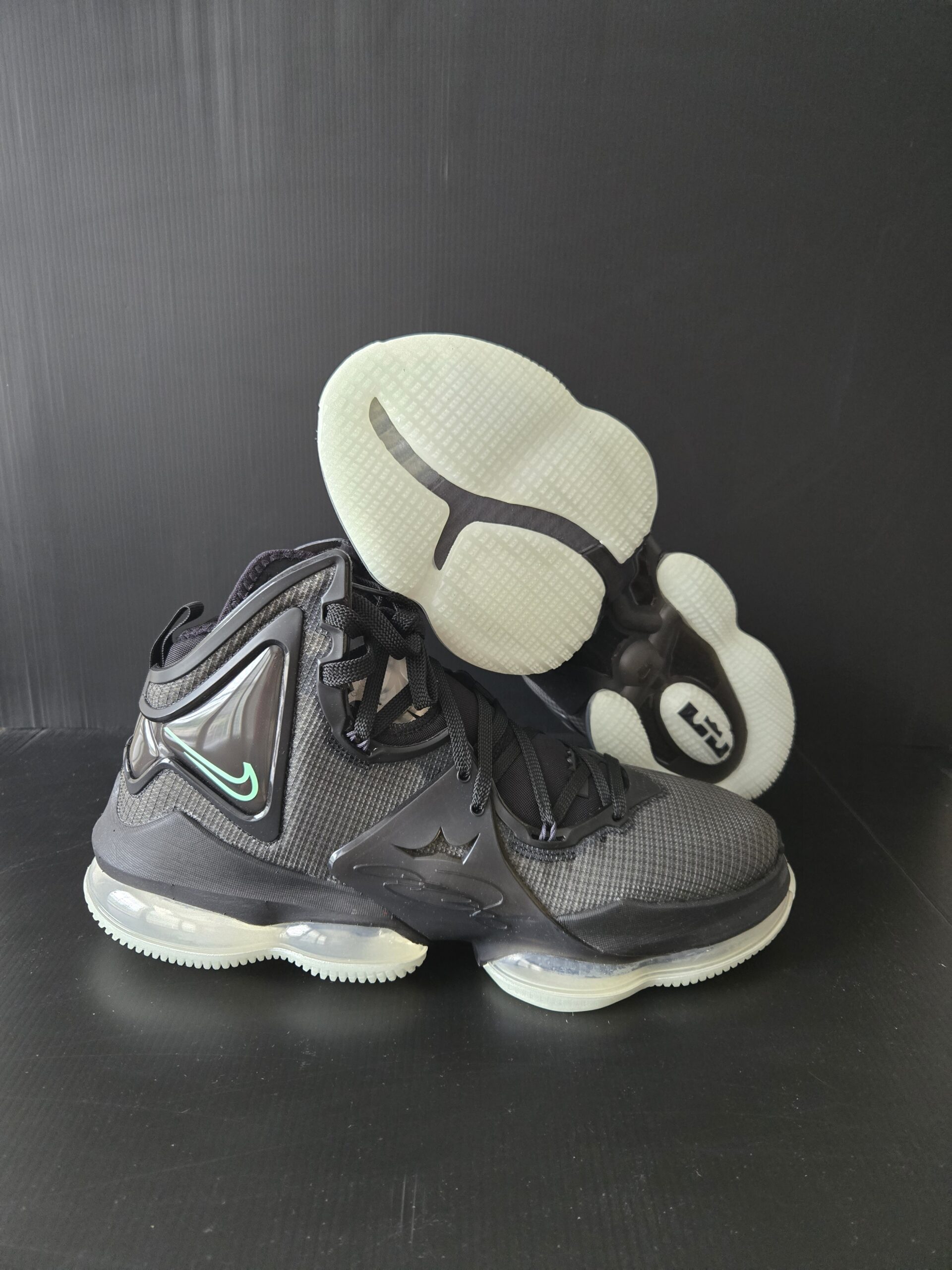 Nike lebron 19 basketball shoes size 13 men