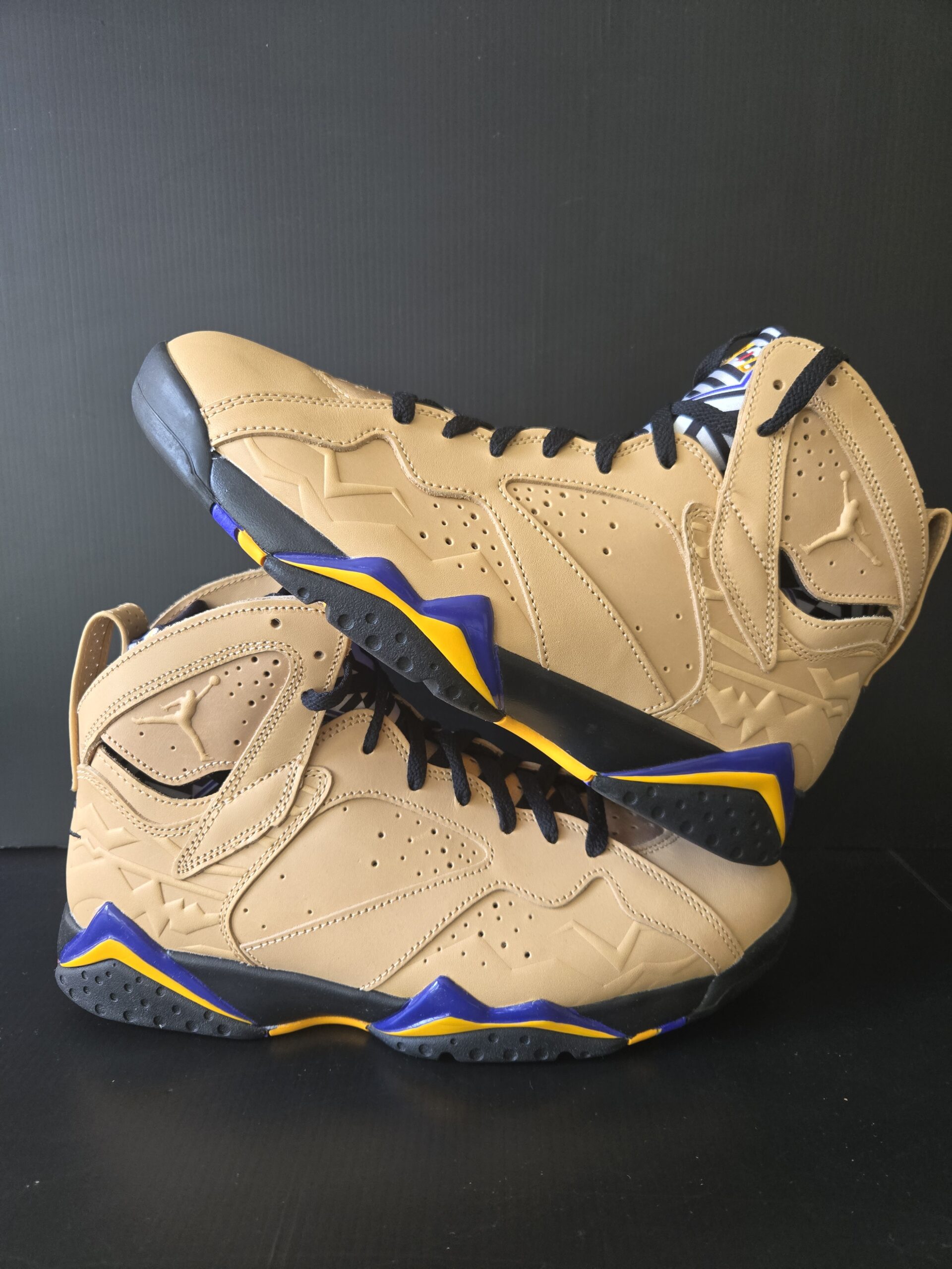 Air Jordan 7 retro se size 10 men US. Brand new shoes box missing lid. Buy for $189 with free shipping inside USA. At classic fashion deals