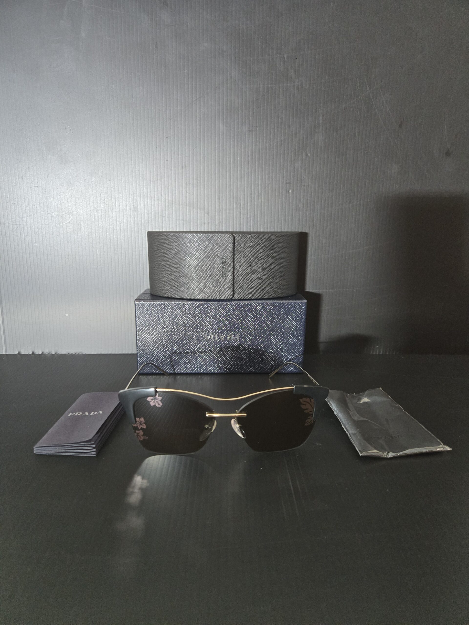 Prada sunglasses 21us woman cat eye