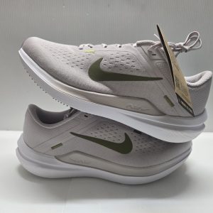 Women’s air winflo 10 size 10 running shoes new