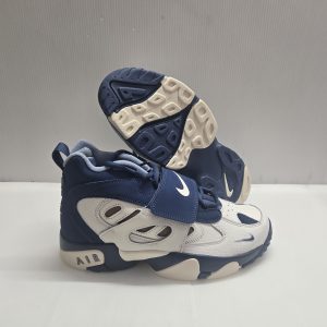 Nike Diamond Turf ll GS Size 6.5 Unisex New